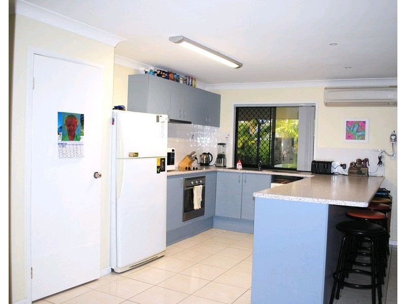 27 Lakebreeze Drive, Loganholme QLD 4129