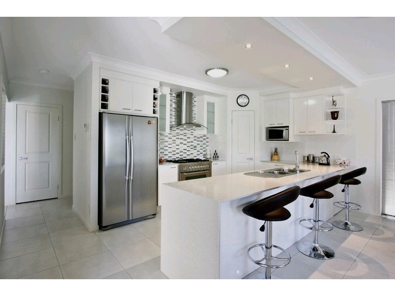 13 Long Island Drive, Windaroo QLD 4207