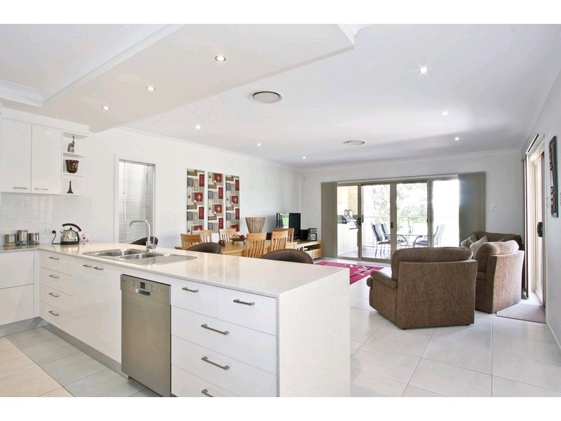 13 Long Island Drive, Windaroo QLD 4207