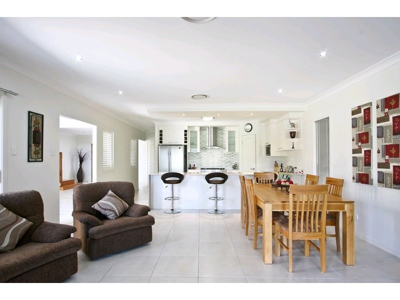 13 Long Island Drive, Windaroo QLD 4207