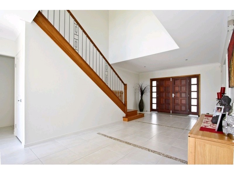 13 Long Island Drive, Windaroo QLD 4207