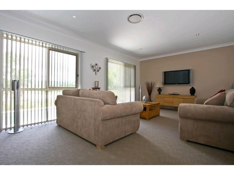 13 Long Island Drive, Windaroo QLD 4207