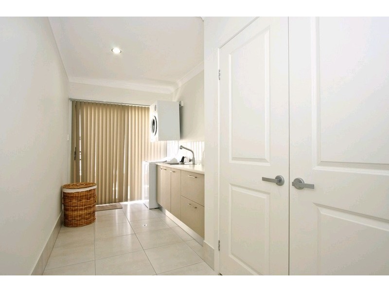 13 Long Island Drive, Windaroo QLD 4207