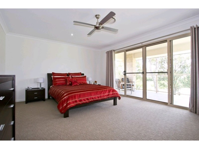 13 Long Island Drive, Windaroo QLD 4207