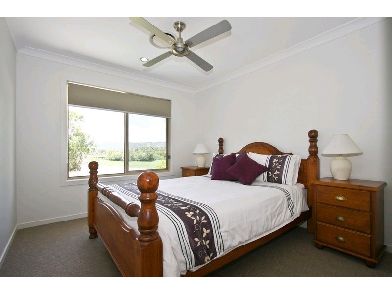 13 Long Island Drive, Windaroo QLD 4207