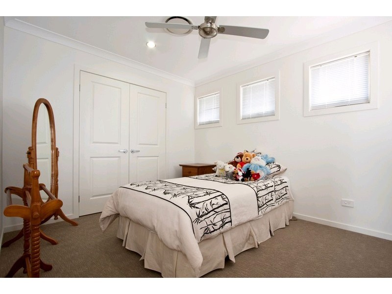 13 Long Island Drive, Windaroo QLD 4207