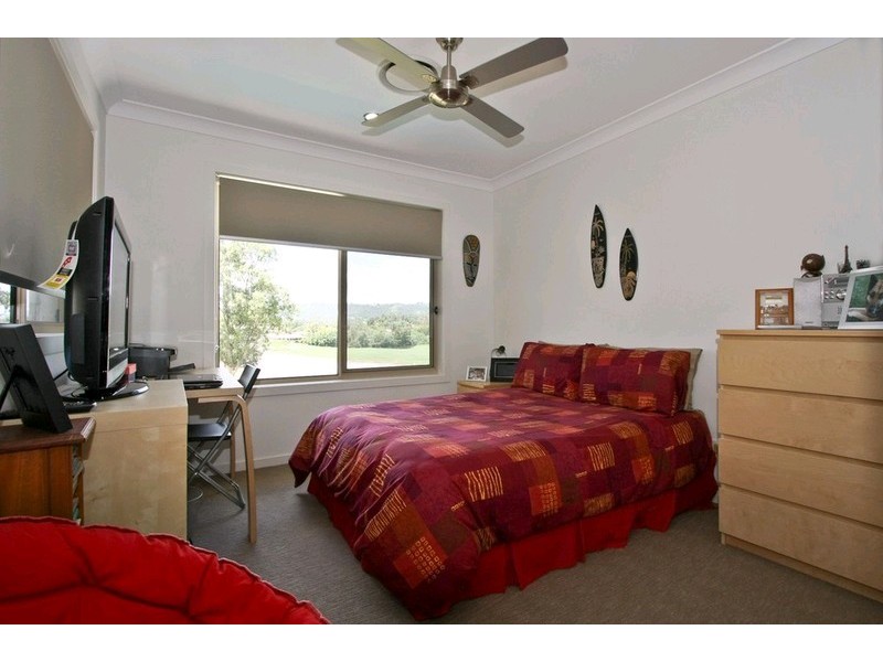 13 Long Island Drive, Windaroo QLD 4207