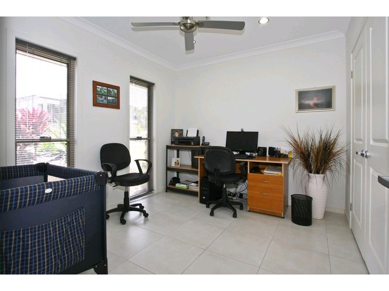 13 Long Island Drive, Windaroo QLD 4207