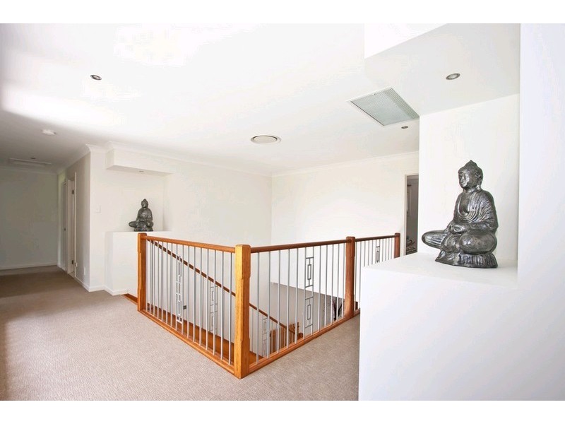 13 Long Island Drive, Windaroo QLD 4207