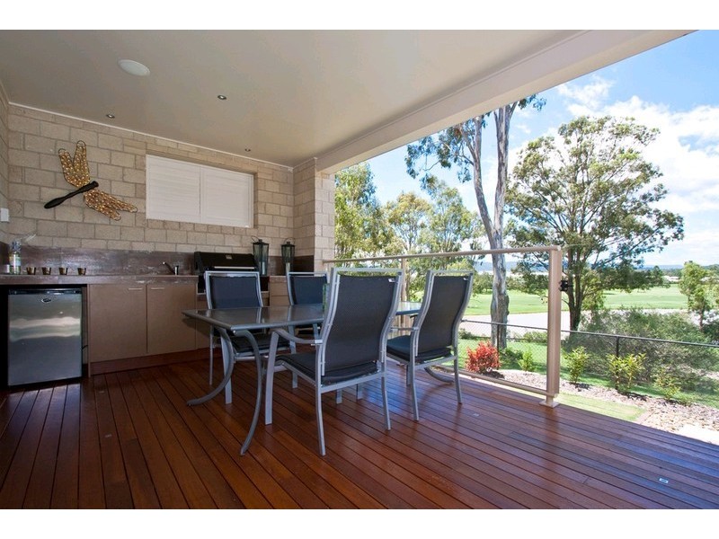 13 Long Island Drive, Windaroo QLD 4207