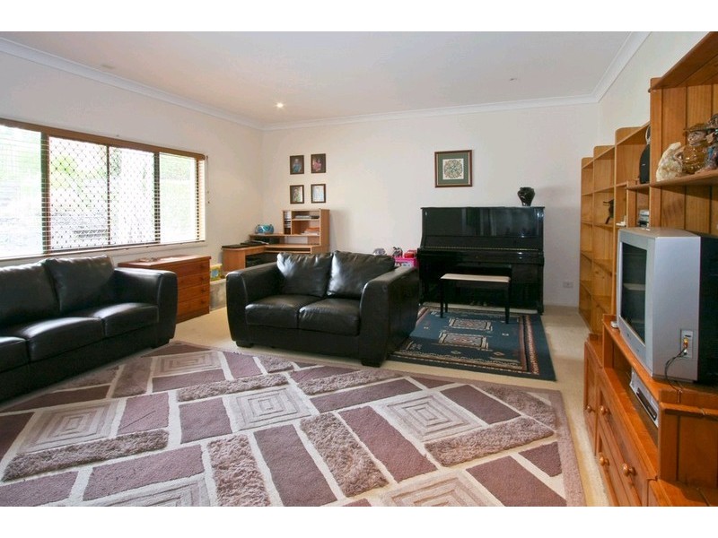 10 Adelong Road, Shailer Park QLD 4128