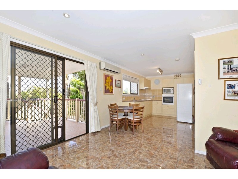 49 Westmoreland Boulevard, Springwood QLD 4127