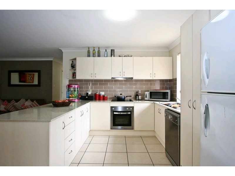 72 John Markwell Parade, Daisy Hill QLD 4127