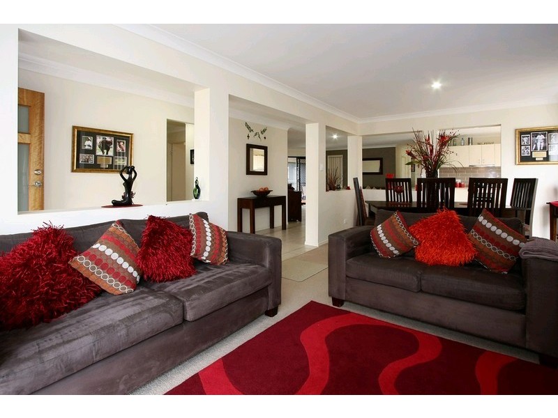 72 John Markwell Parade, Daisy Hill QLD 4127