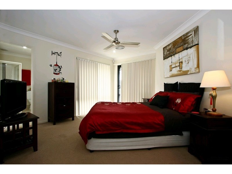 72 John Markwell Parade, Daisy Hill QLD 4127