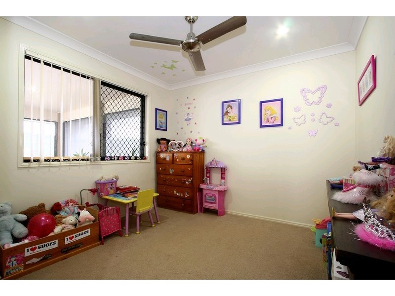 72 John Markwell Parade, Daisy Hill QLD 4127