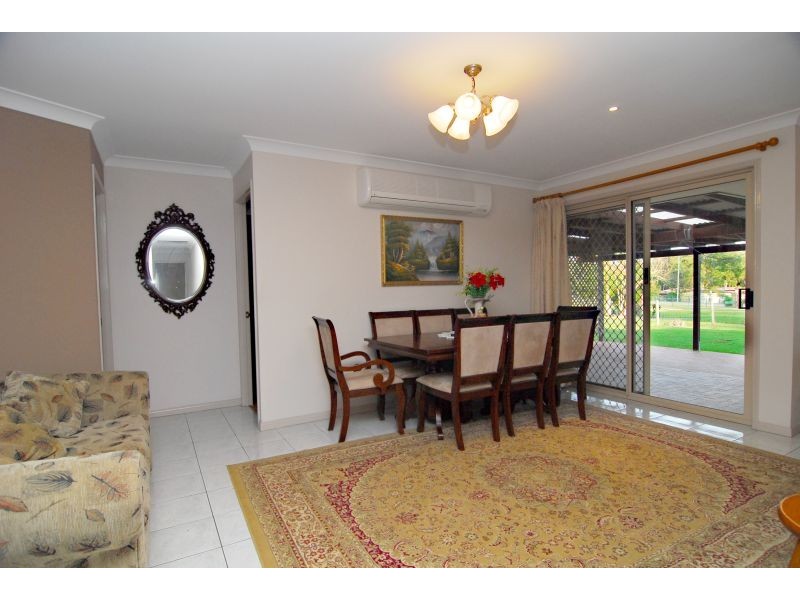 141 Merluna Rd, Park Ridge South QLD 4125