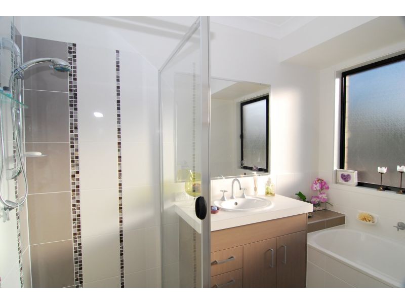 223-225 Equestrian Dr, New Beith QLD 4124