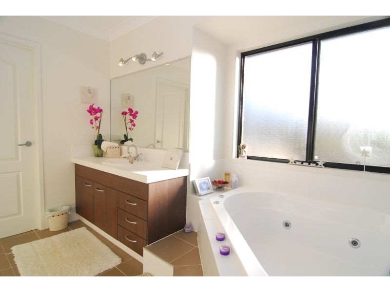 223-225 Equestrian Dr, New Beith QLD 4124