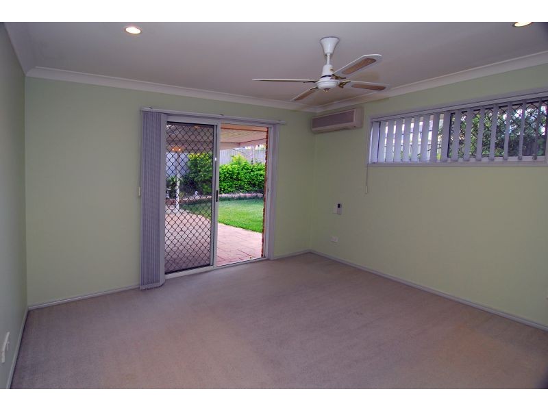 8 Waterlily Court, Calamvale QLD 4116