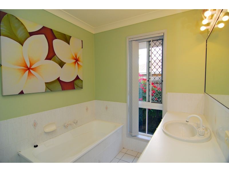 8 Waterlily Court, Calamvale QLD 4116