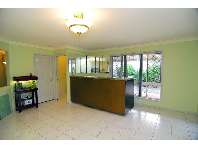 8 Waterlily Court, Calamvale QLD 4116