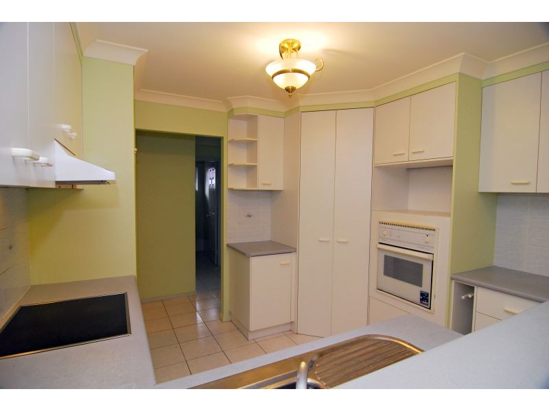 8 Waterlily Court, Calamvale QLD 4116