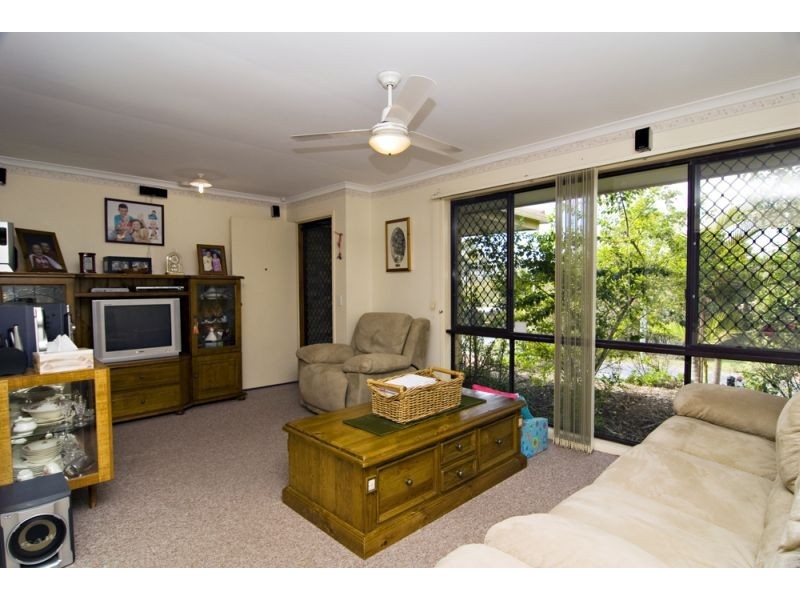 37 Parkroyal Crescent, Regents Park QLD 4118