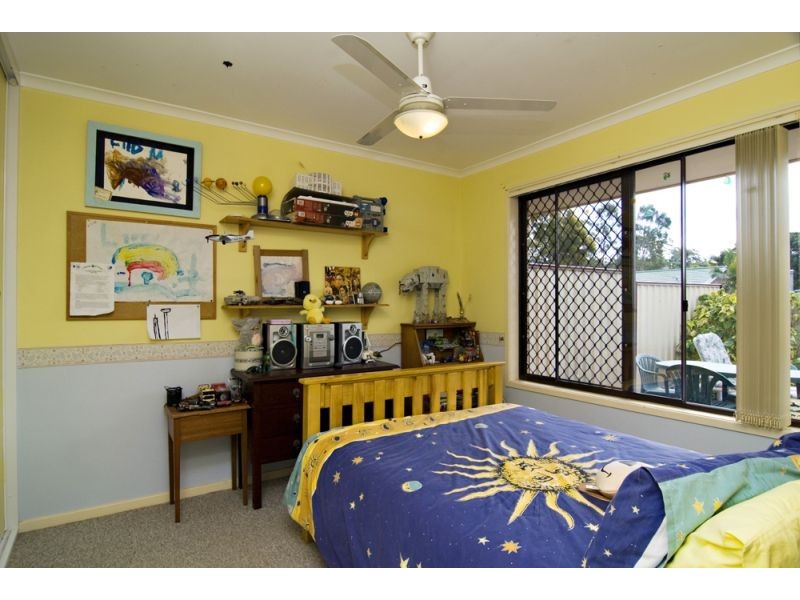 37 Parkroyal Crescent, Regents Park QLD 4118