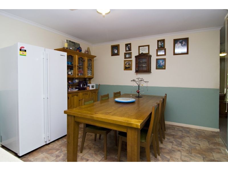 37 Parkroyal Crescent, Regents Park QLD 4118