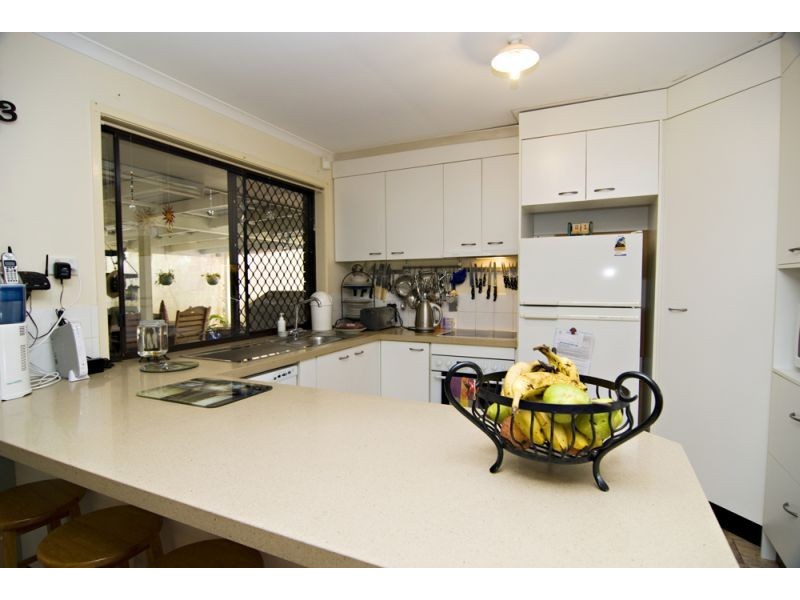 37 Parkroyal Crescent, Regents Park QLD 4118