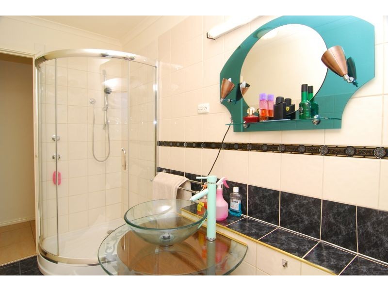 20 Letitia Street, Regents Park QLD 4118