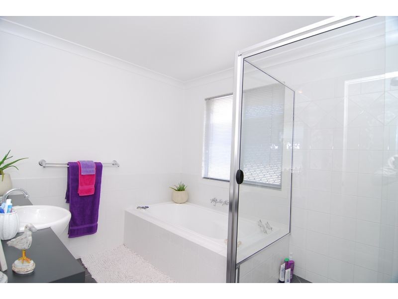 6 Ashton Plc, Springfield QLD 4300