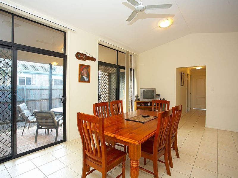 8 Links Avenue, Meadowbrook QLD 4131