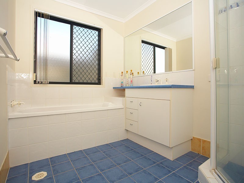 8 Links Avenue, Meadowbrook QLD 4131