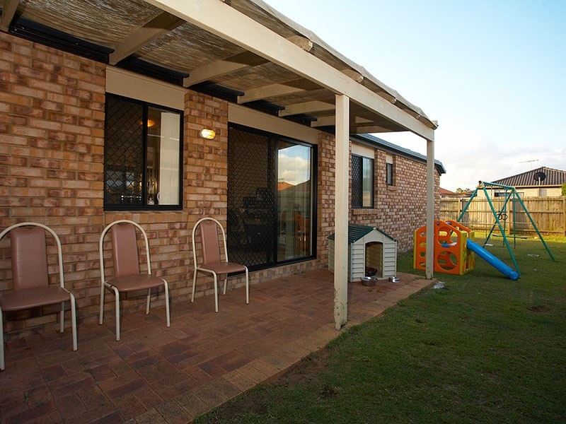 8 Links Avenue, Meadowbrook QLD 4131