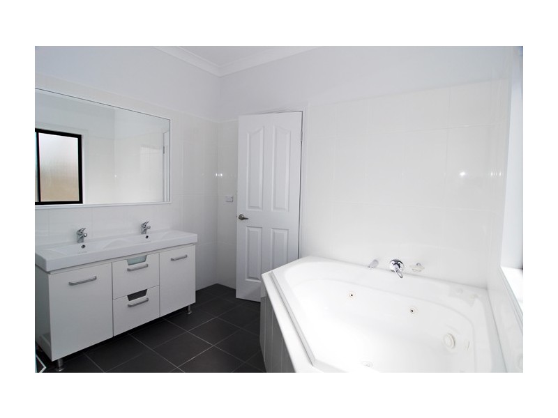 13 Grampians Close, Forest Lake QLD 4078