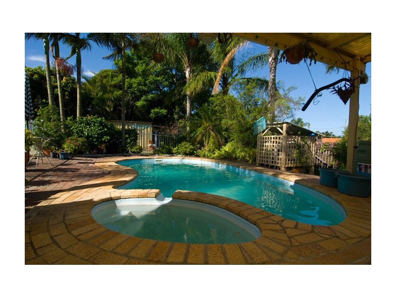 1 Clover Court, Regents Park QLD 4118