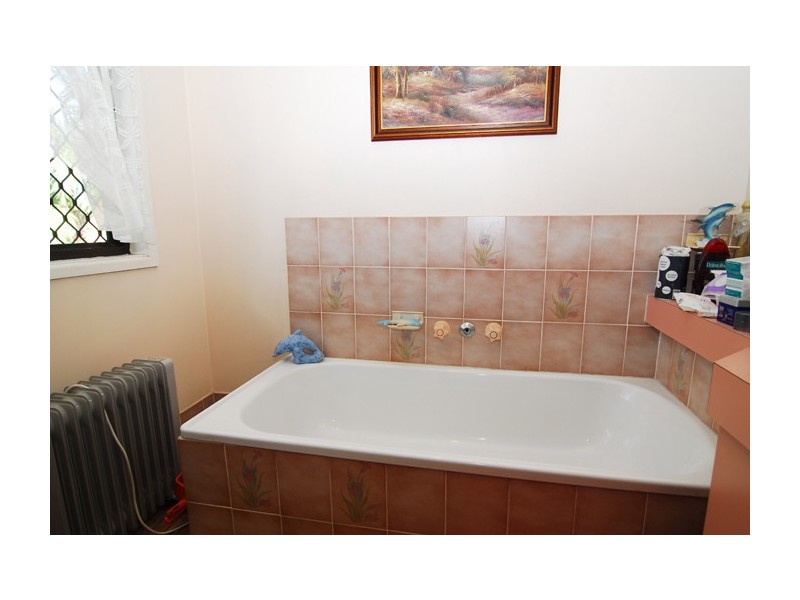 1 Clover Court, Regents Park QLD 4118