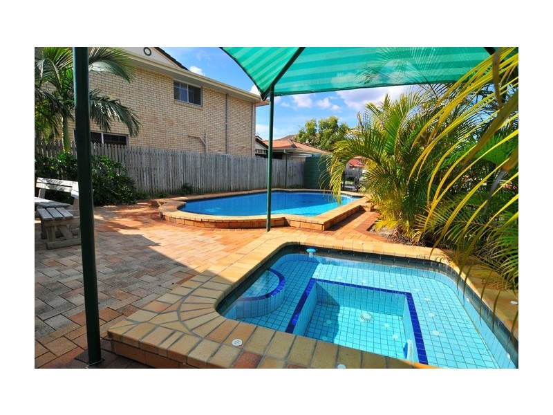 16/10 Lawrence Close, Robertson QLD 4109