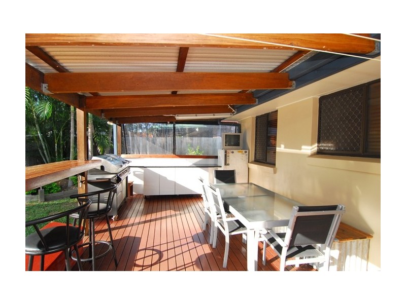40 Regency Drive, Regents Park QLD 4118