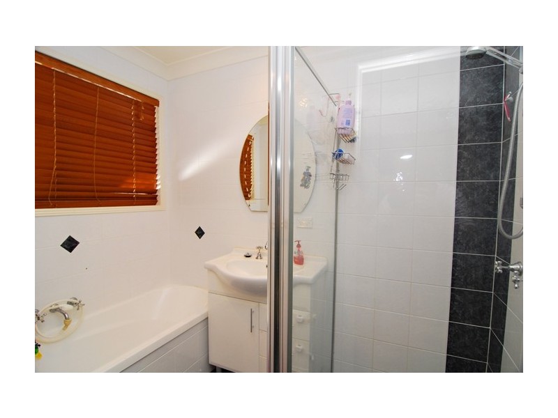 40 Regency Drive, Regents Park QLD 4118