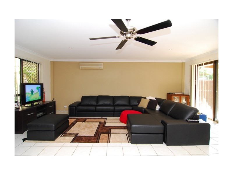 40 Regency Drive, Regents Park QLD 4118