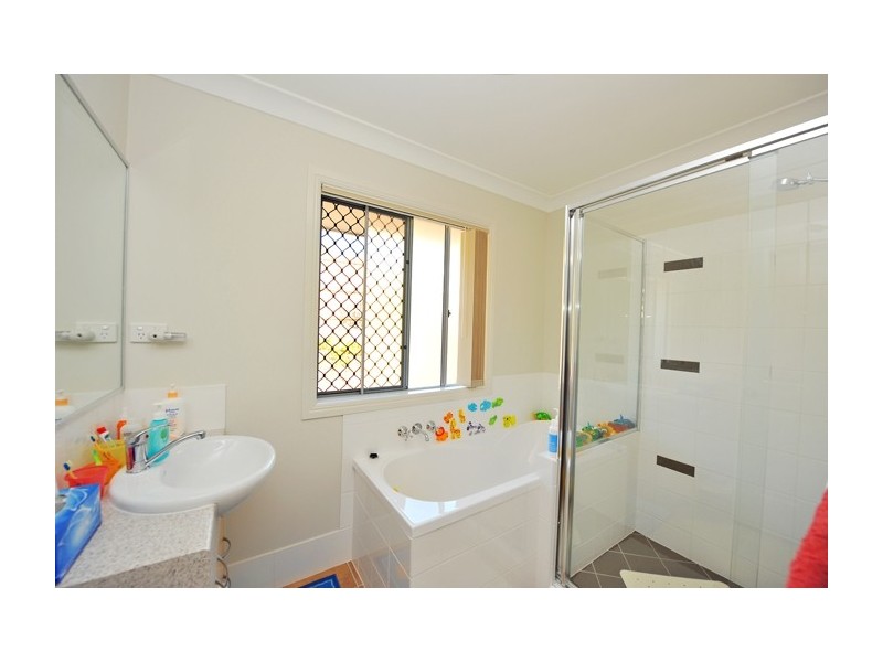 2 Treeview Lane, Springfield Lakes QLD 4300