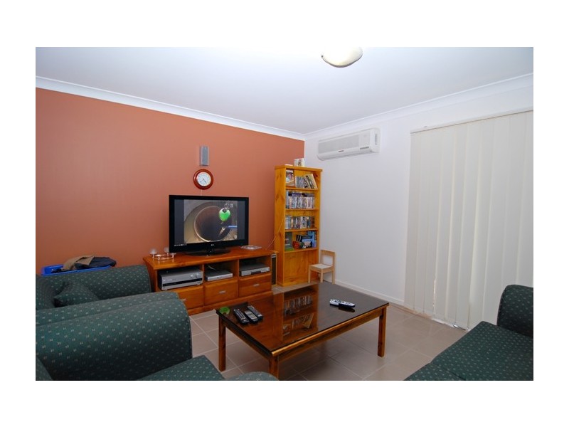12 Sunrise Crescent, Regents Park QLD 4118