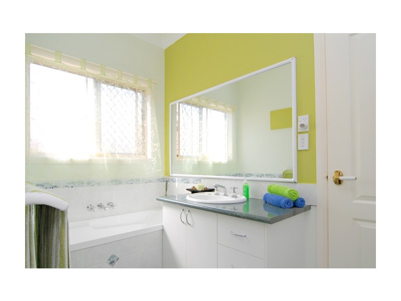 4 Diamondy Close, Forest Lake QLD 4078