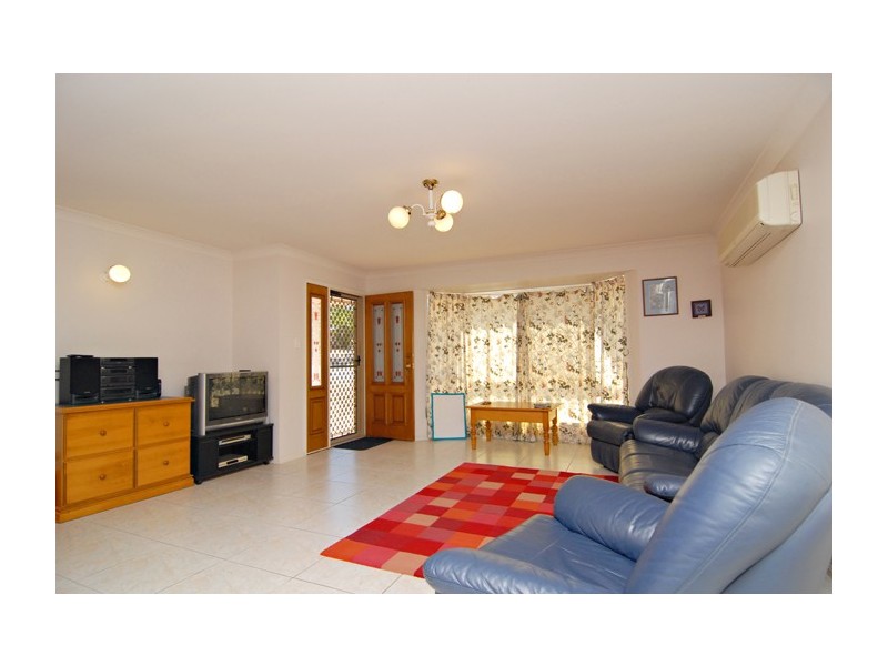 10 Beaufortia Court, Regents Park QLD 4118