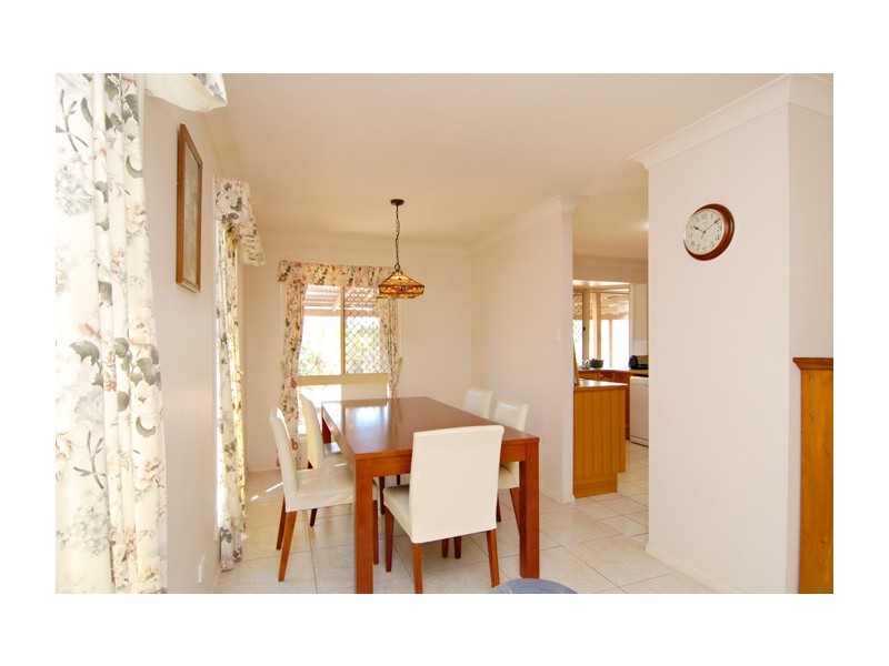 10 Beaufortia Court, Regents Park QLD 4118