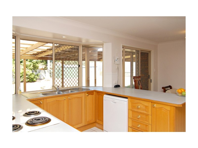 10 Beaufortia Court, Regents Park QLD 4118