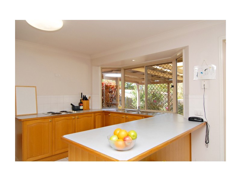 10 Beaufortia Court, Regents Park QLD 4118